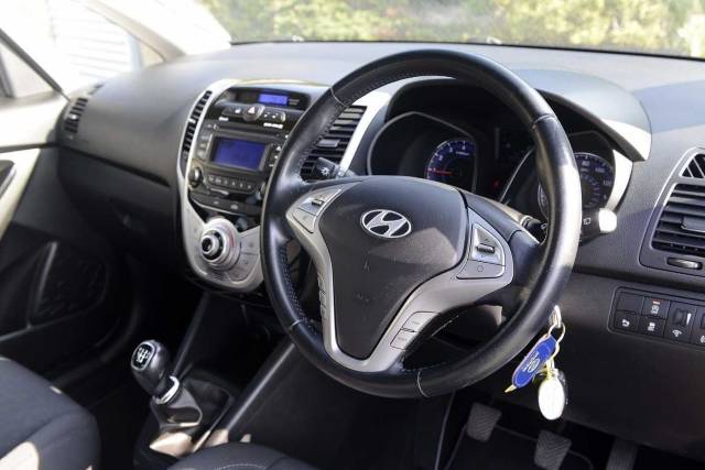 Hyundai ix20 1.4 SE Blue Drive 5 Door Hatchback Petrol Phantom Black
