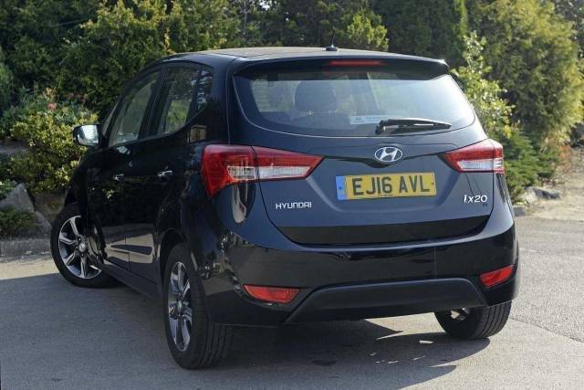 Hyundai ix20 1.4 SE Blue Drive 5 Door Hatchback Petrol Phantom Black