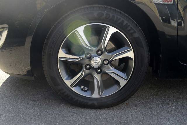 Hyundai ix20 1.4 SE Blue Drive 5 Door Hatchback Petrol Phantom Black