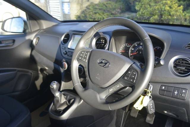 Hyundai i10 1.0 Go SE 5 Door Hatchback Petrol Polar White