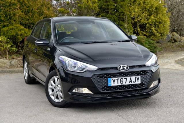 Hyundai i20 1.2 SE (84 PS) 5 Door Hatchback Petrol Phantom Black