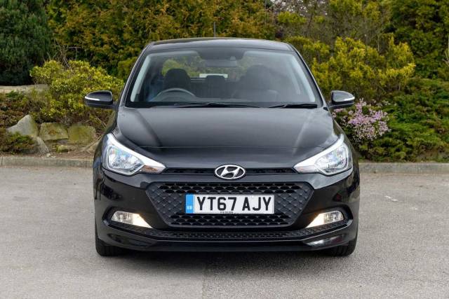 Hyundai i20 1.2 SE (84 PS) 5 Door Hatchback Petrol Phantom Black