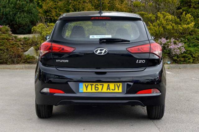 Hyundai i20 1.2 SE (84 PS) 5 Door Hatchback Petrol Phantom Black