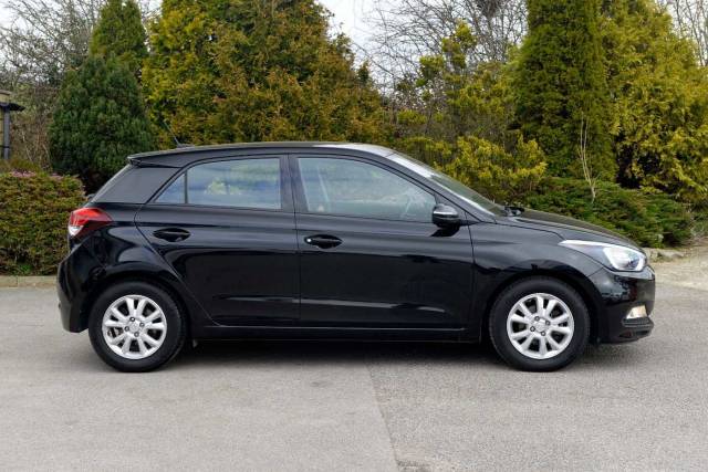 Hyundai i20 1.2 SE (84 PS) 5 Door Hatchback Petrol Phantom Black