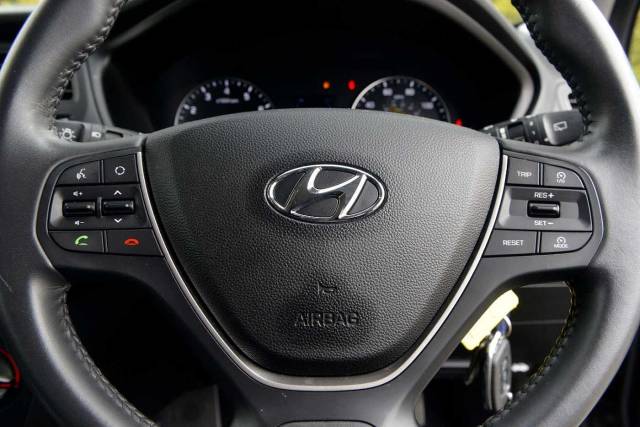 Hyundai i20 1.2 SE (84 PS) 5 Door Hatchback Petrol Phantom Black