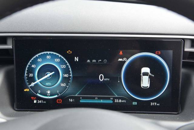 Hyundai Tucson 1.6 TGDi 48V MHEV SE Connect 5dr 2WD Estate Petrol Engine Red