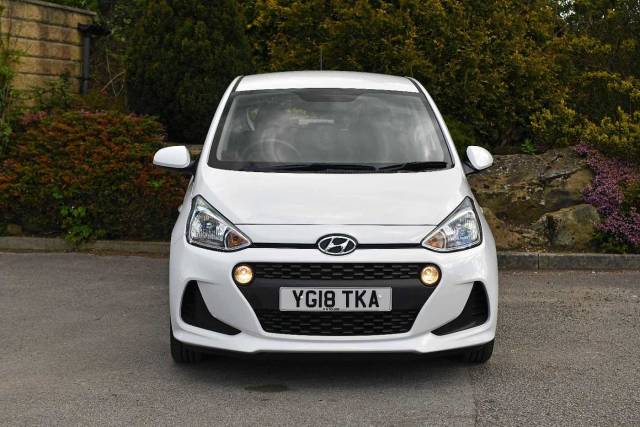 Hyundai i10 1.0 SE 5 Door Hatchback Petrol Polar White