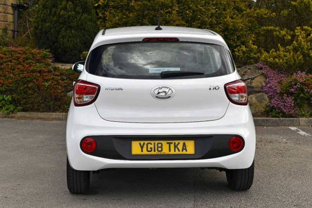 Hyundai i10 1.0 SE 5 Door Hatchback Petrol Polar White