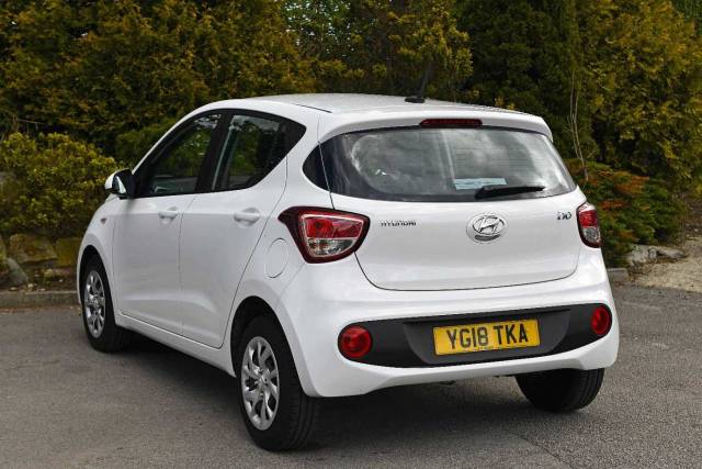 Hyundai i10 1.0 SE 5 Door Hatchback Petrol Polar White