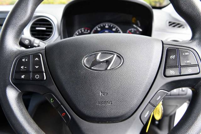 Hyundai i10 1.0 SE 5 Door Hatchback Petrol Polar White