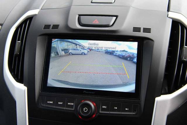 Isuzu D-max 1.9TD 4x4 XTR Nav+ Double Cab Pickup Double Cab Diesel Titanium Silver