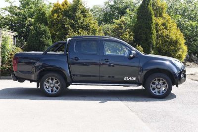 Isuzu D-max 2.5TD 4x4 Blade Double Cab Pickup Double Cab Diesel Cosmic Black