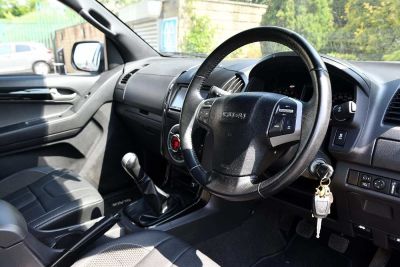 Isuzu D-max 2.5TD 4x4 Blade Double Cab Pickup Double Cab Diesel Cosmic Black