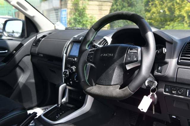 Isuzu D-max 1.9TD 4x4 XTR Nav+ Double Cab Pickup Double Cab Diesel Obsidian Grey