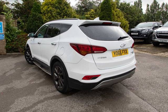 Hyundai Santa Fe 2.2 CRDi 200ps 4WD Wiggins Ed Blue ISG 7s 4x4 vehicle Diesel White Cream