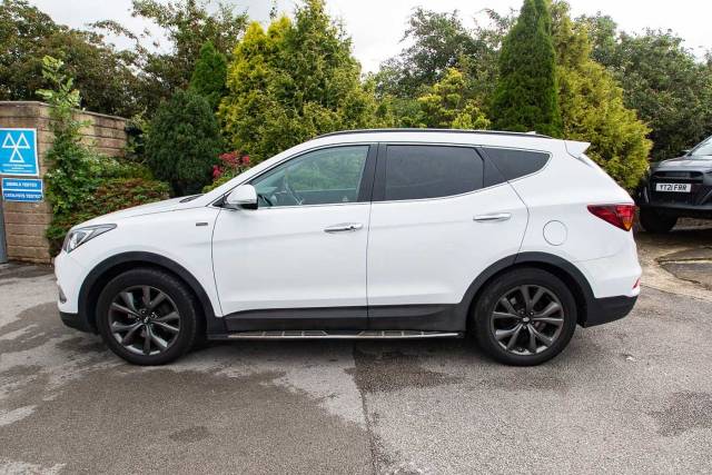 Hyundai Santa Fe 2.2 CRDi 200ps 4WD Wiggins Ed Blue ISG 7s 4x4 vehicle Diesel White Cream