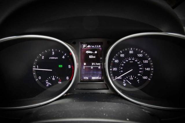 Hyundai Santa Fe 2.2 CRDi 200ps 4WD Wiggins Ed Blue ISG 7s 4x4 vehicle Diesel White Cream