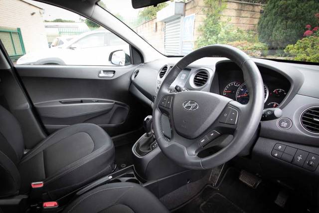 Hyundai i10 1.2 Premium SE 5 Door Hatchback Petrol Stardust Grey