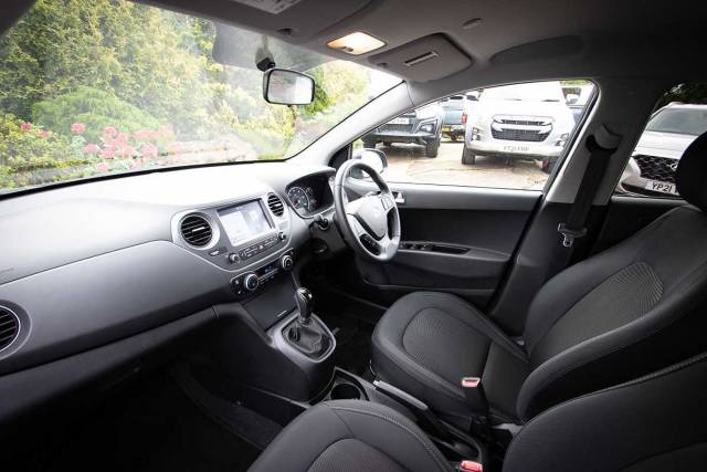 Hyundai i10 1.2 Premium SE 5 Door Hatchback Petrol Stardust Grey