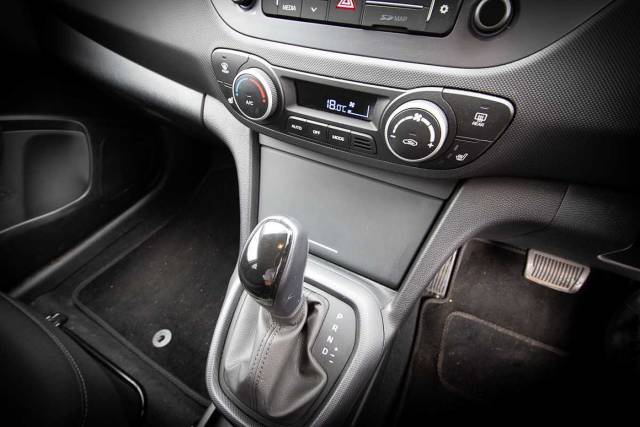 Hyundai i10 1.2 Premium SE 5 Door Hatchback Petrol Stardust Grey