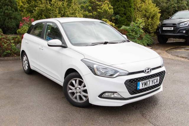 Hyundai i20 1.2 SE (84 PS) 5 Door Hatchback Petrol Polar White