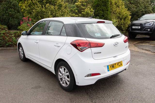 Hyundai i20 1.2 SE (84 PS) 5 Door Hatchback Petrol Polar White
