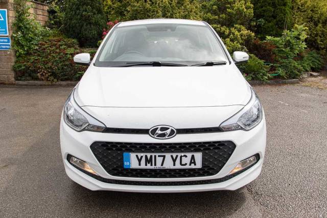 Hyundai i20 1.2 SE (84 PS) 5 Door Hatchback Petrol Polar White