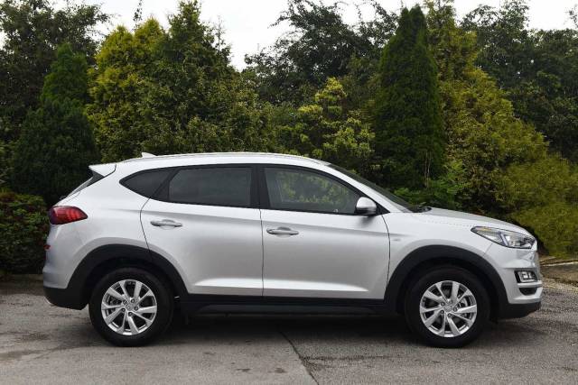Hyundai Tucson 5Dr 1.6CRDi (136ps) SE Nav 48V Hybrid DCT Estate Diesel Platinum Silver