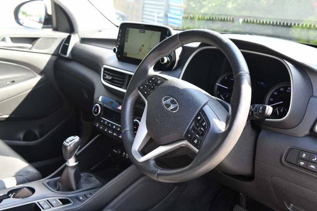 Hyundai Tucson 1.6CRDi Premium SE (2WD) 5 Door Estate Diesel White Sand