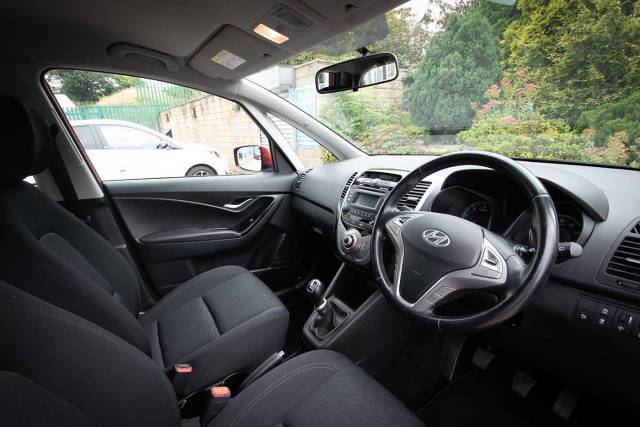 Hyundai ix20 1.6 CRDi SE Blue Drive 5 Door Hatchback Diesel Red
