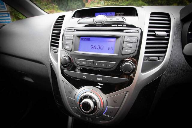 Hyundai ix20 1.6 CRDi SE Blue Drive 5 Door Hatchback Diesel Red