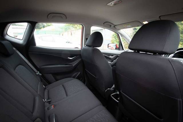 Hyundai ix20 1.6 CRDi SE Blue Drive 5 Door Hatchback Diesel Red