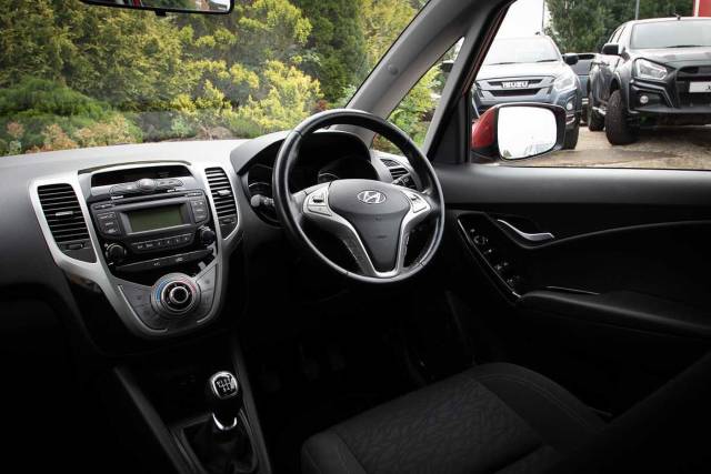 Hyundai ix20 1.6 CRDi SE Blue Drive 5 Door Hatchback Diesel Red