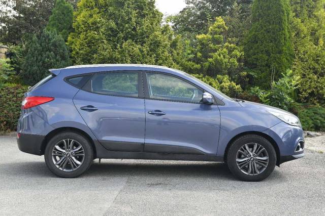 Hyundai ix35 2.0 CRDi SE 4WD 4x4 vehicle Diesel Blueberry