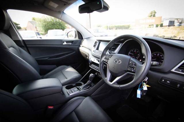 Hyundai Tucson 1.7 CRDi Blue Drive Sport Edition (2WD) 5Dr Estate Diesel Moonrock