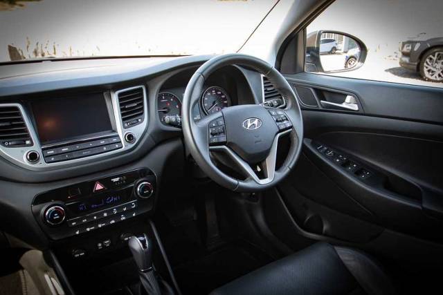 Hyundai Tucson 1.7 CRDi Blue Drive Sport Edition (2WD) 5Dr Estate Diesel Moonrock