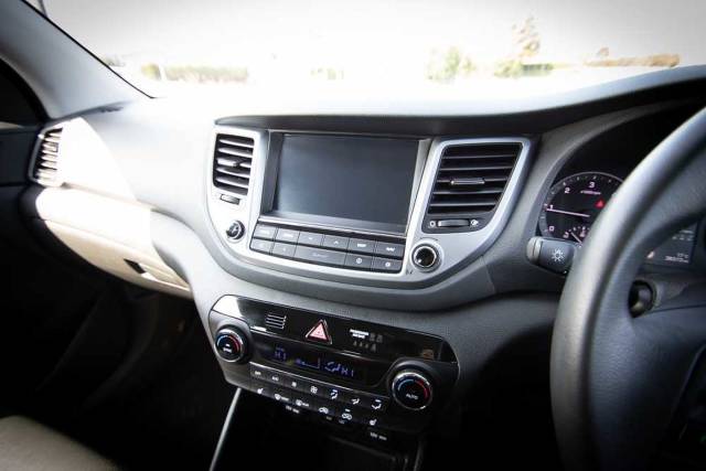 Hyundai Tucson 1.7 CRDi Blue Drive Sport Edition (2WD) 5Dr Estate Diesel Moonrock