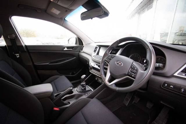 Hyundai Tucson 1.6 GDi Blue Drive SE NAV (2WD) 5 Door 4x4 vehicle Petrol Black