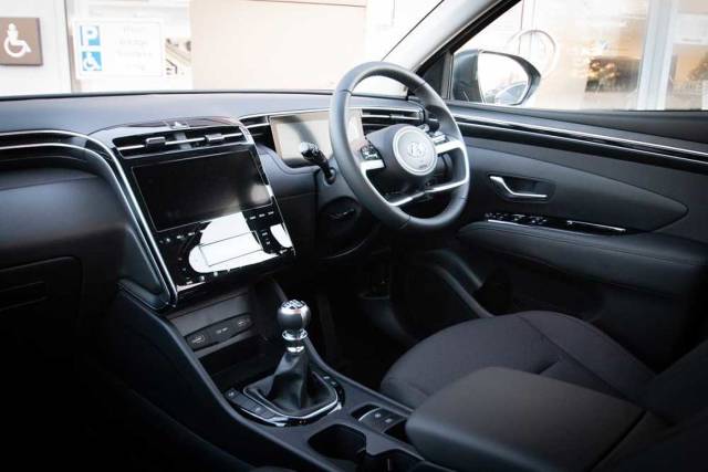 Hyundai Tucson 1.6-TGDi SE Connect 5dr 2WD 4x4 vehicle Petrol Silky Bronze
