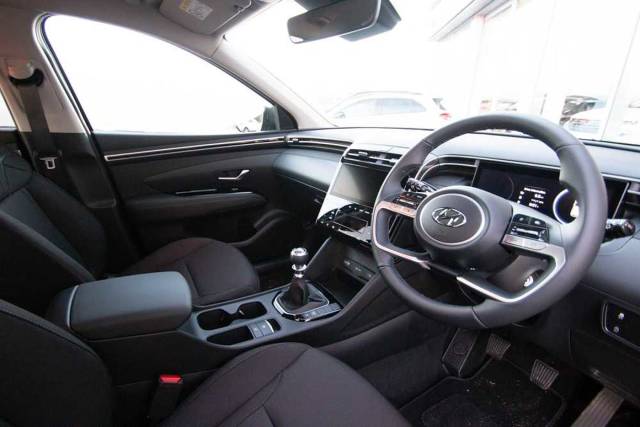 Hyundai Tucson 1.6-TGDi SE Connect 5dr 2WD 4x4 vehicle Petrol Silky Bronze