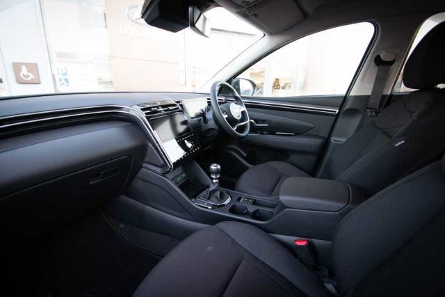 Hyundai Tucson 1.6-TGDi SE Connect 5dr 2WD 4x4 vehicle Petrol Silky Bronze