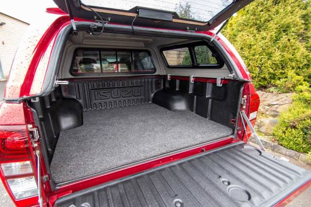 Isuzu D-max 1.9TD 4x4 Blade Double Cab Pickup Pick-up Diesel Red