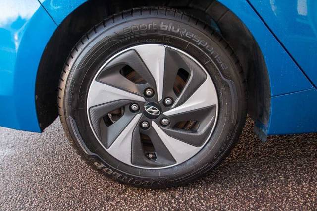 Hyundai Ioniq 1.6 GDi (105ps) Premium Hybrid DCT 5Dr Hatch Hatchback Hybrid Blue