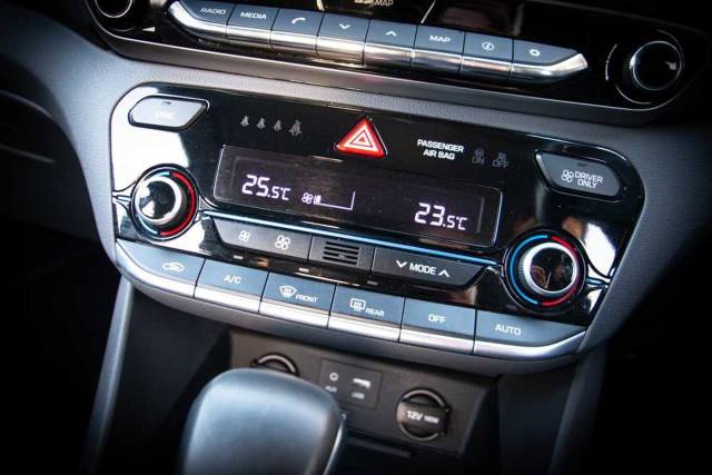 Hyundai Ioniq 1.6 GDi (105ps) Premium Hybrid DCT 5Dr Hatch Hatchback Hybrid Blue