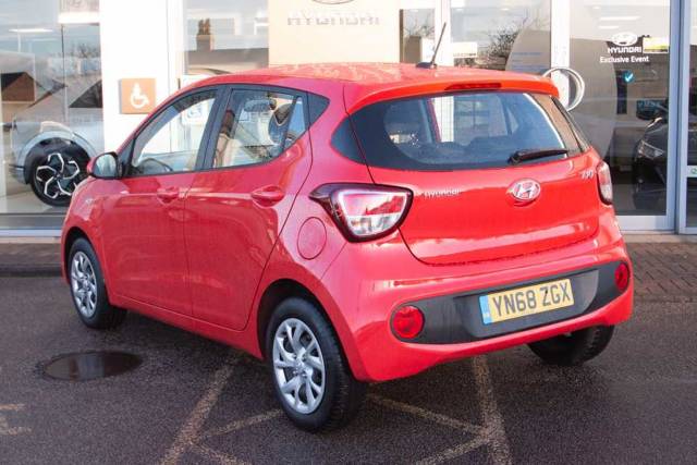 Hyundai i10 1.0 SE 5 Door Hatchback Petrol Red