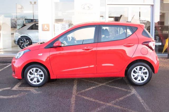 Hyundai i10 1.0 SE 5 Door Hatchback Petrol Red