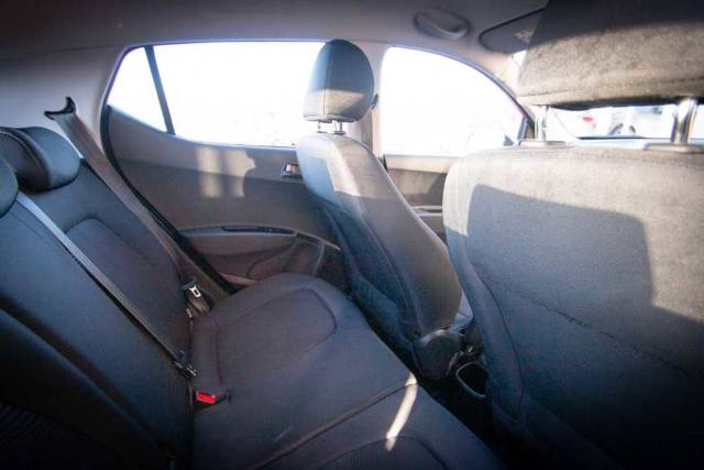 Hyundai i10 1.0 SE 5 Door Hatchback Petrol Red