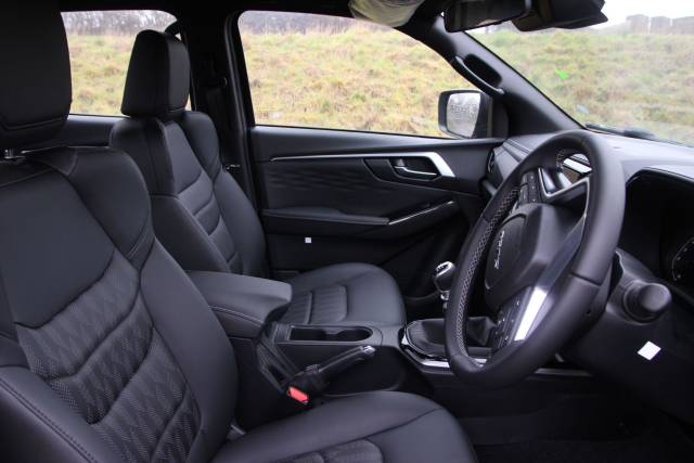 2025 Isuzu D-max 1.9 TD DL40 Pickup Double Cab 4dr Diesel Manual 4WD Euro 6 (s/s) (164 ps)