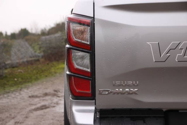 2025 Isuzu D-max 1.9 TD V-Cross Pickup Double Cab 4dr Diesel Auto 4WD Euro 6 (s/s) (164 ps)