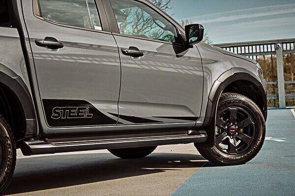 2025 Isuzu D-max 1.9 TD V-Cross Steel Edition Auto 4WD Euro 6 (s/s) 4dr